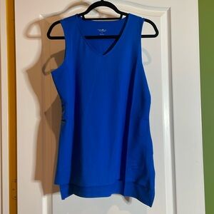 Blue tank 💙XS. Pit to pit 17 V neck 🦋